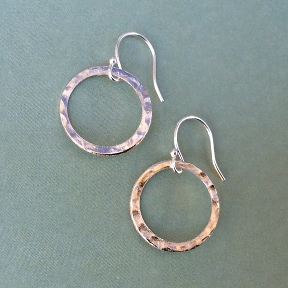 Handcrafted silver hammered circle Earrings - Picture 8 of 9